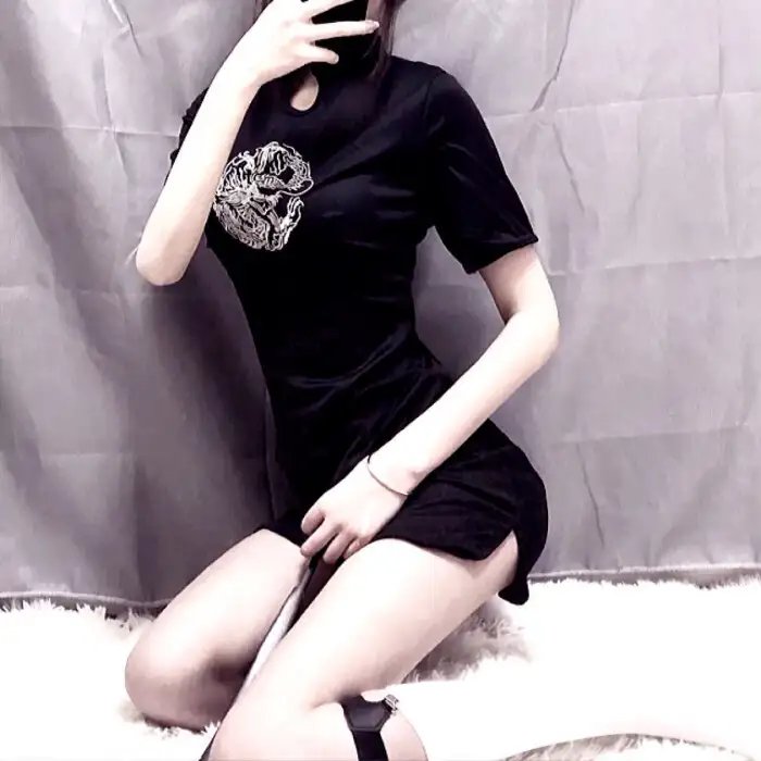 拿着手术刀的猎人 海报